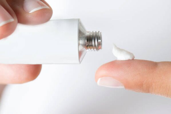 crema para o tratamento de fungos nas unhas dos pés